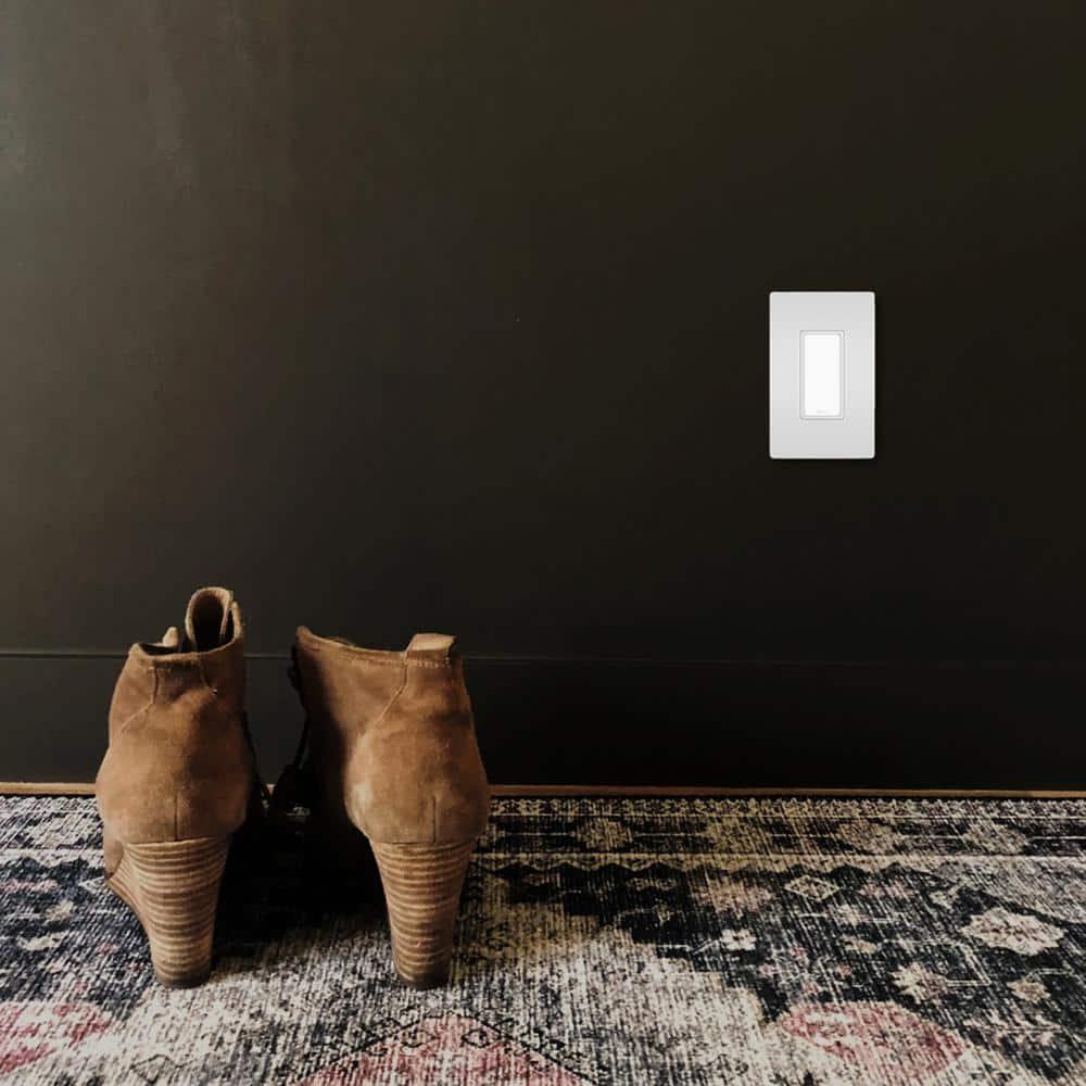 Legrand Radiant NTLFULLWPW Full Adjustable LED Night Light Outlet and Screwless Wall Plate, for Hallways and Stairs, Optional Louver, White (1 Count)