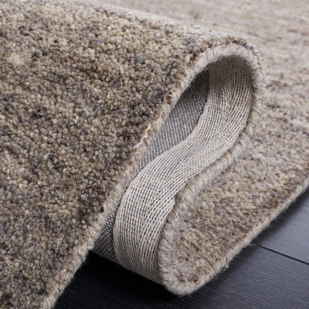 SAFAVIEH Himalaya Flanagan Solid Area Rug, Light Grey, 4' x 6'