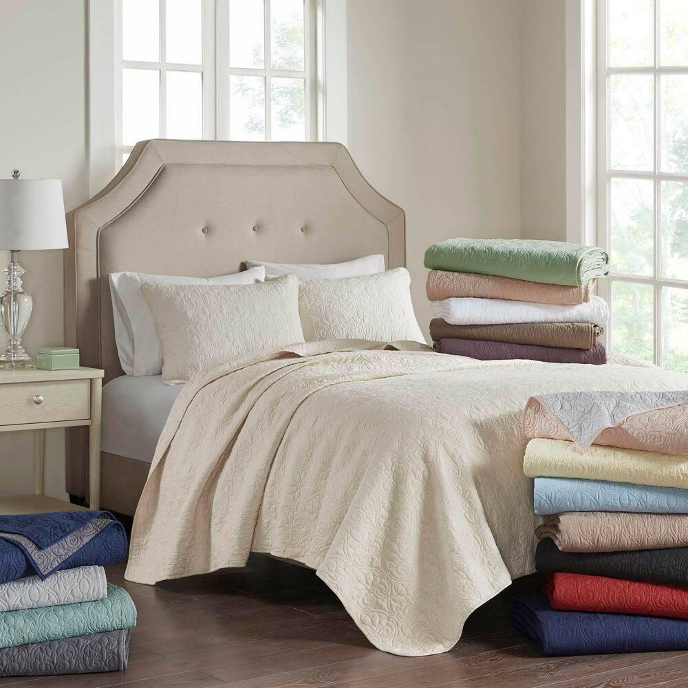 Quebec Reversible Quilt Set