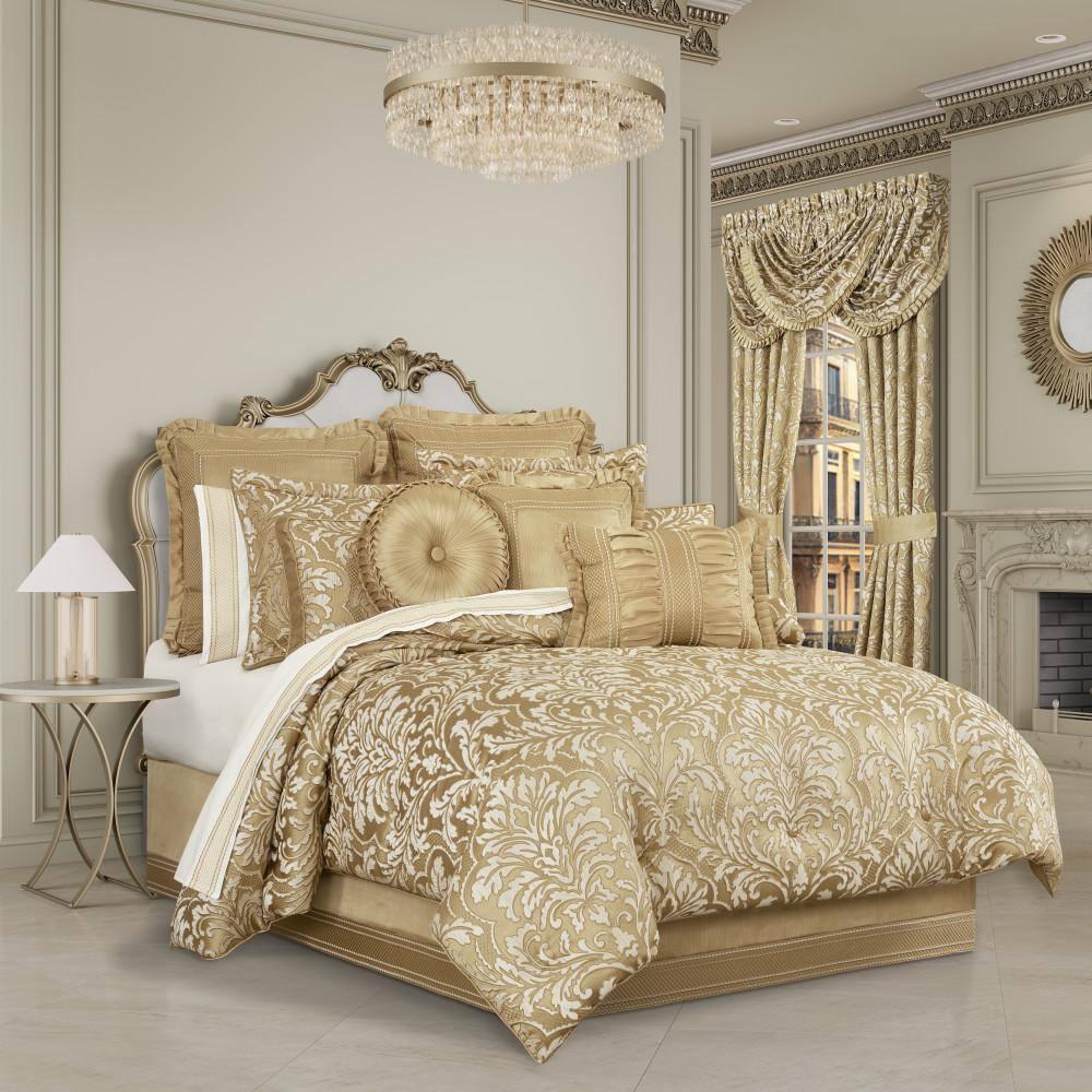 Augustina Comforter Set