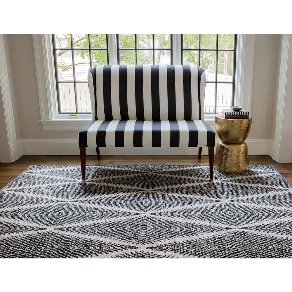 River Beacon Handwoven Indoor / Outdoor Rug by Erin Gates - 3'6" x 5'6"