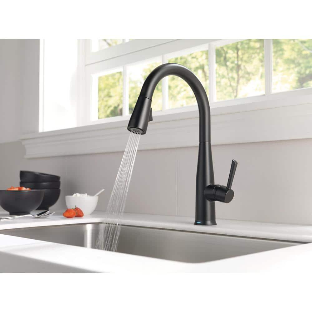 Essa Pull Down Single Handle Kitchen Faucet with MagnaTite Docking and Touch2O Technology
