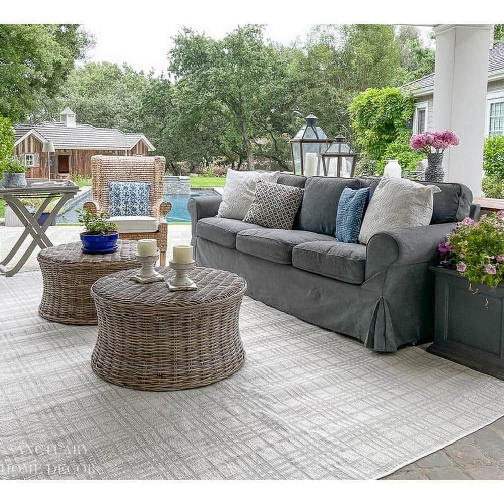 Bermuda BMU802 Power Loomed Indoor/Outdoor Machine Washable Area Rug - Ivory/Light Grey - 5'3"x5'3" - Safavieh