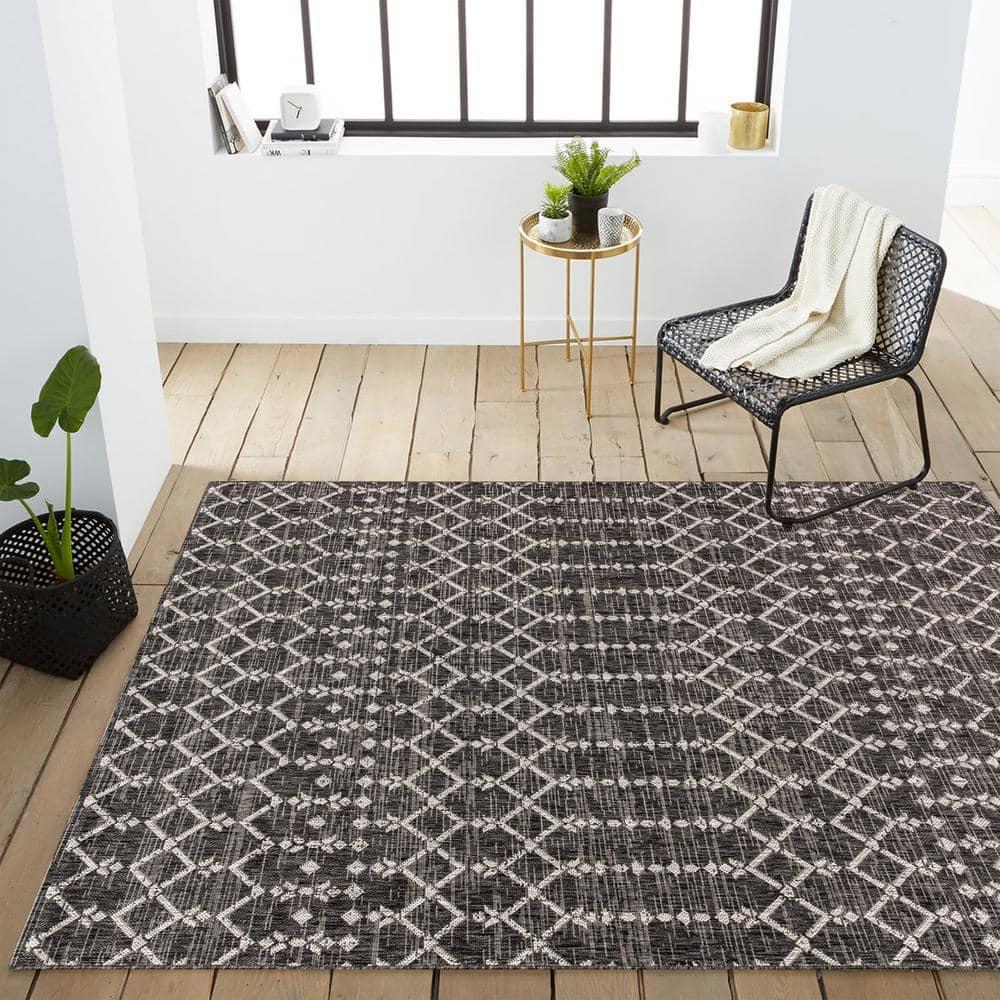 4'x6' Ourika Moroccan Geometric Textured Weave Indoor/Outdoor Area Rug, Black/Gray - JONATHAN Y