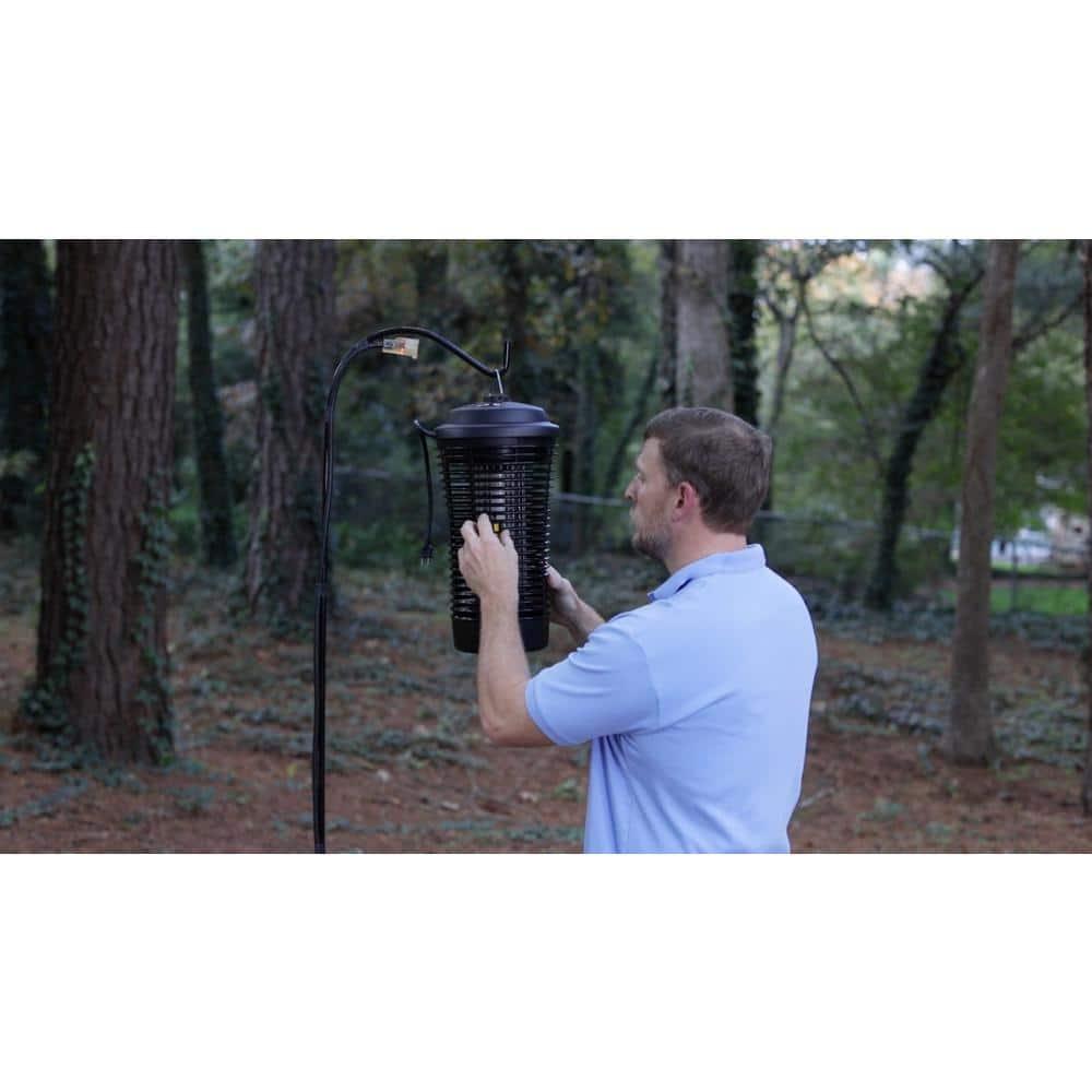 Black Flag 5500 Volt Deluxe 40 Watt Electronic Insect Killer,  Bug Zapper, 1.5 Acre Coverage, Black