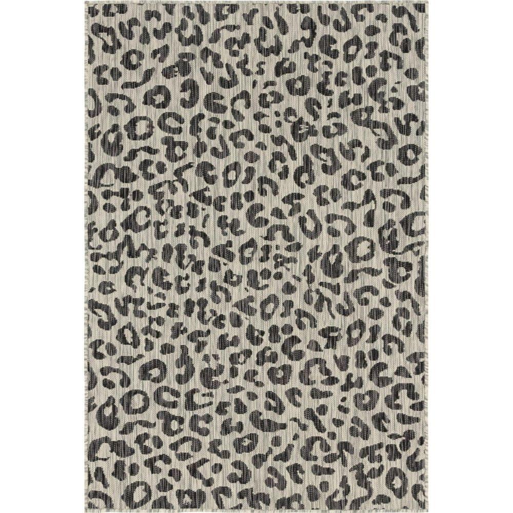 Unique Loom 4' 1 x 6' 1 Rectangle Indoor/Outdoor Safari Light Gray Area Rug