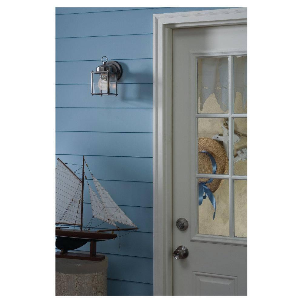 New Castle 1-Light Antique Bronze Outdoor Wall Lantern Sconce