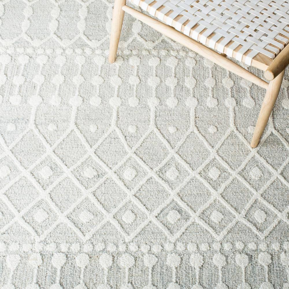 Blossom BLM115 Hand Tufted Area Rug - Silver/Ivory - 6'x9' - Safavieh.