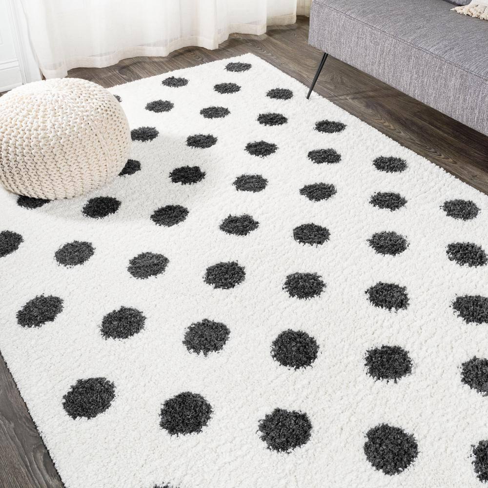 5'x8' Pere Modern Charcoal Dot Shag Area Rug, White/Black - JONATHAN Y