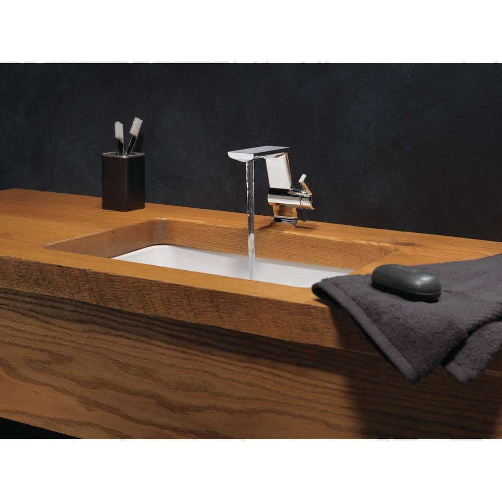 Pivotal Single Hole Bathroom Faucet with Drain Assembly and DIAMOND™ Seal Technology
