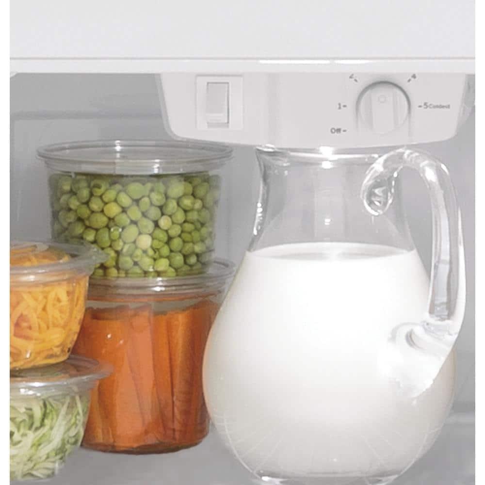 GE Appliances GTS22KYNRFS 33" Top Freezer 21.9 cu. ft. Refrigerator