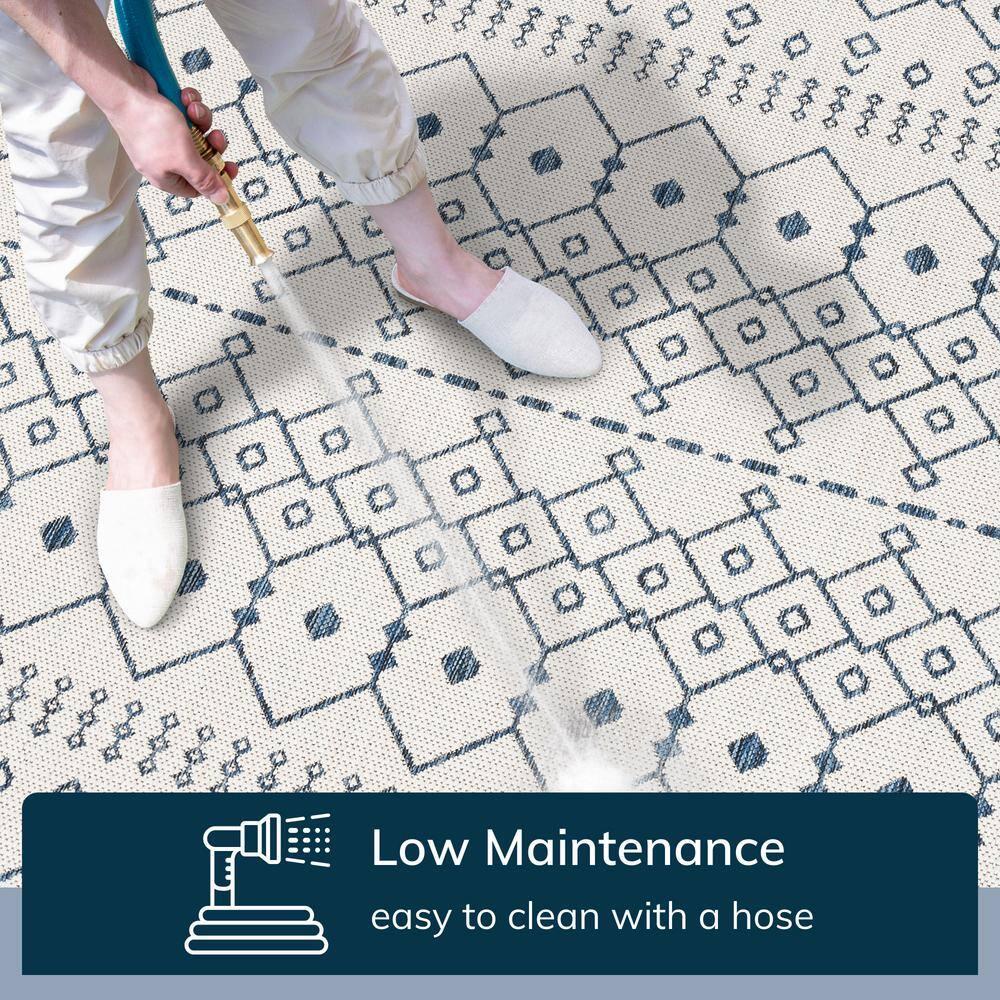 Well Woven Nors Light Blue Indoor / Outdoor Flat Weave Pile Nordic Lattice Pattern Area Rug (5'3" x 7'3")