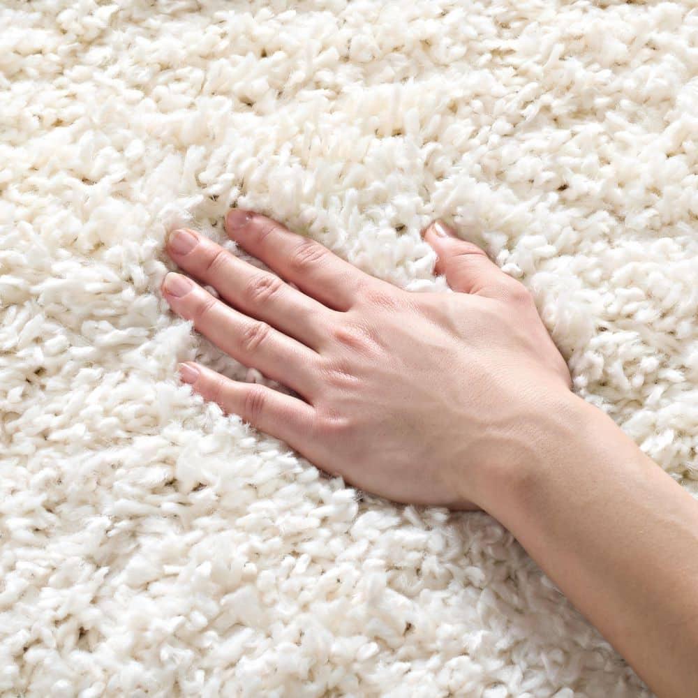 August Shag 900 AUG900 Power Loomed Indoor Area Rug - Ivory - 4'x6' - Safavieh