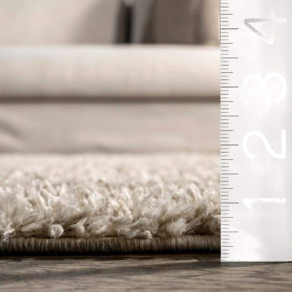 Nuloom Neva Solid 5x8 Shag Indoor Area Rug for Living Room Bedroom Dining Room Nursery, Beige/Ivory