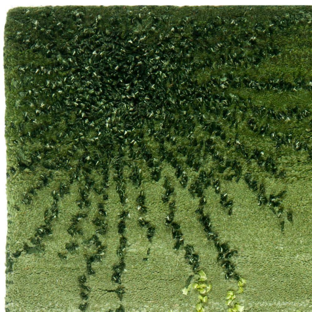 Soho SOH712 Hand Tufted Indoor Accent Rug - Green/Multi - 2'6"x4' - Safavieh.