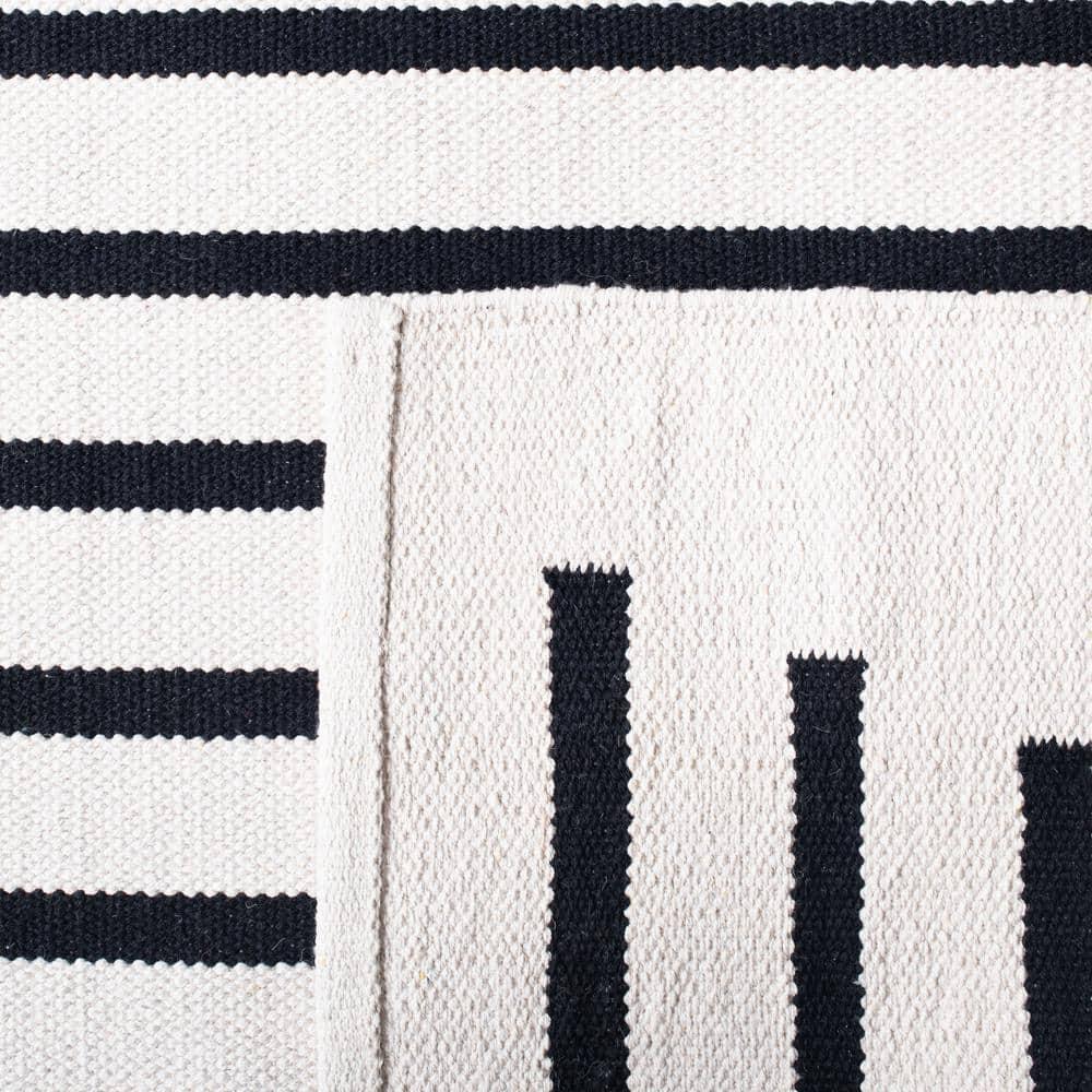 Montauk MTK313 Hand Woven Indoor Area Rug - Ivory/Black - 8'x8' - Safavieh