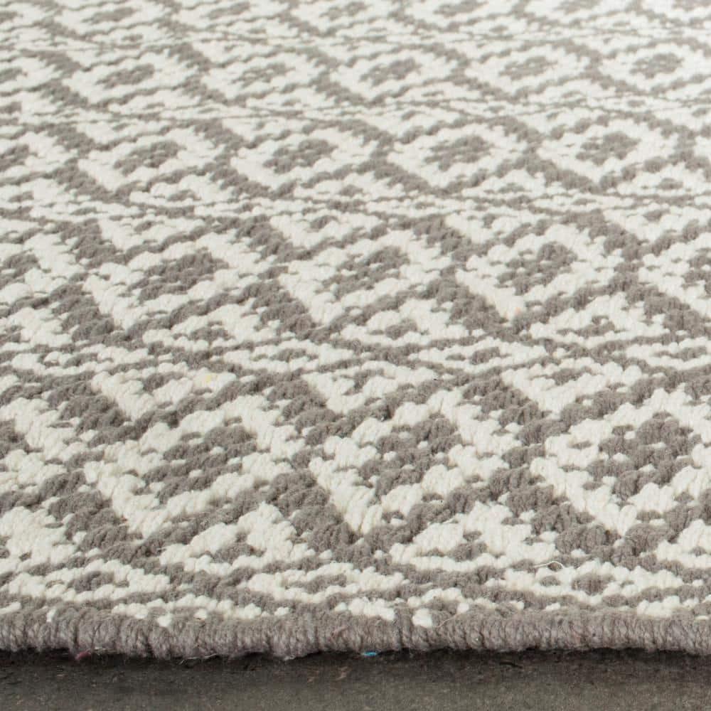 Montauk MTK716 Hand Woven Indoor Accent Rug - Ivory/Grey - 2'6"x4' - Safavieh