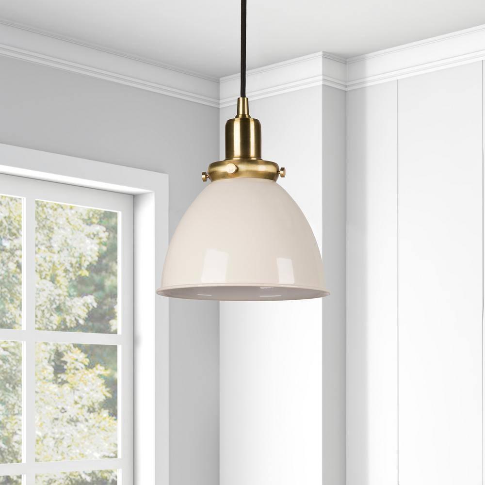 Evelyn&Zoe 8" Pearled White/Brass Metal Pendant