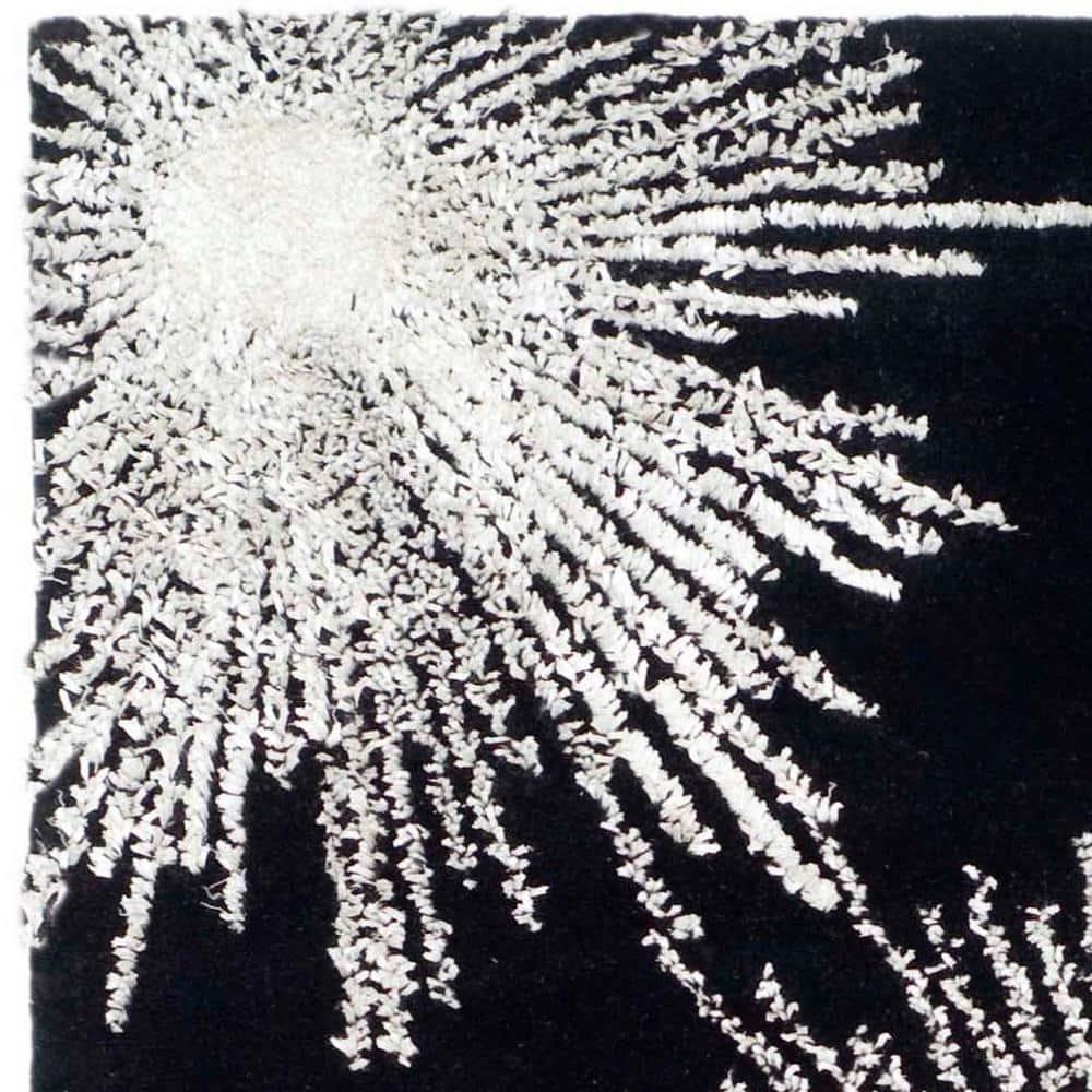 Soho SOH712 Hand Tufted Indoor Area Rug - Black/White - 6'x9' - Safavieh.