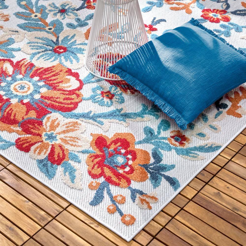 TOWN & COUNTRY EVERYDAY Hibiscus Bloom Modern Floral Indoor Outdoor Area Rug, UV Fade Resistant, High-Low Pile, Ivory/Red/Blue, 5'2"x7'2"