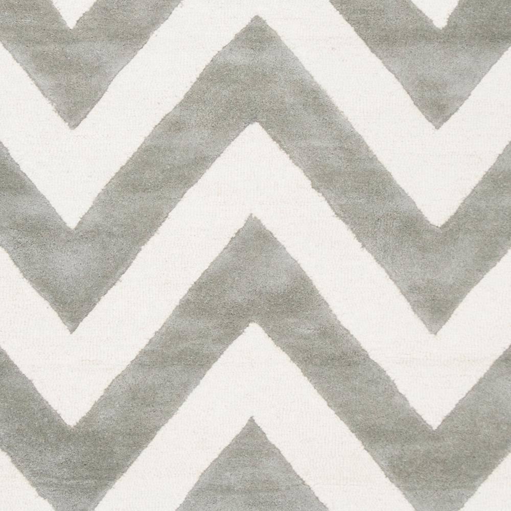 Safavieh Kids SFK921 Hand Tufted Area Rug - Grey/Ivory - 5'x7' - Safavieh.