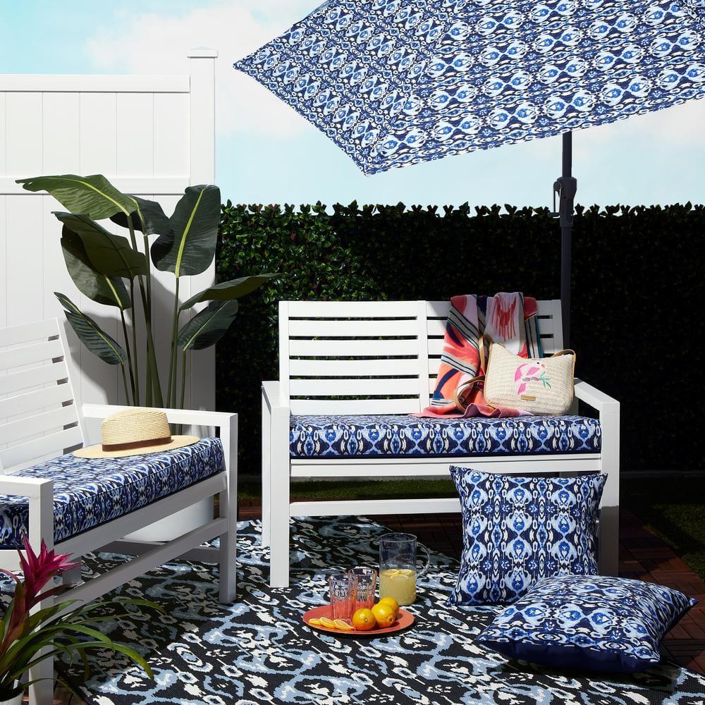 Vera Bradley Vera Bradley Island Outdoor Square Pillow Cover & Insert (Set of 2)