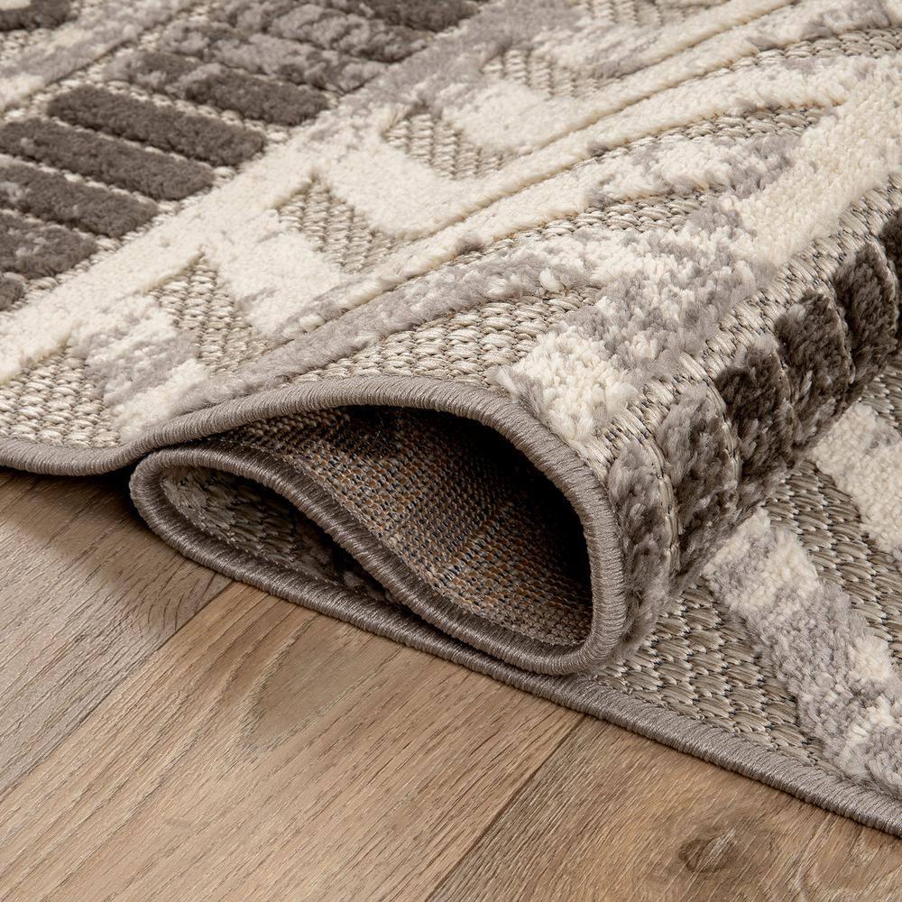 Gray 7 ft. 10 in. x 10 ft. Distressed Geometric Indoor/Outdoor Area Rug