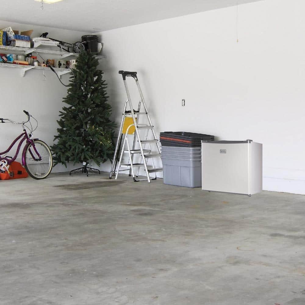 Black and Decker 1.2 Cubic Feet Compact Upright Mini Upright Freezer, White