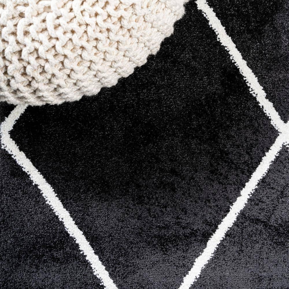 4'x6' Cole Minimalist Diamond Trellis Area Rug, Black/White - JONATHAN Y