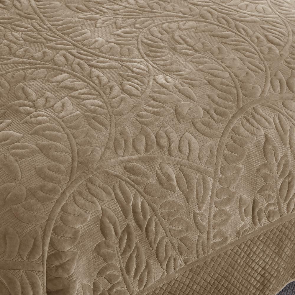 MarCielo Marcielo Oversized Embroidered Velvet Quilt Set With 2 Pillow Shams