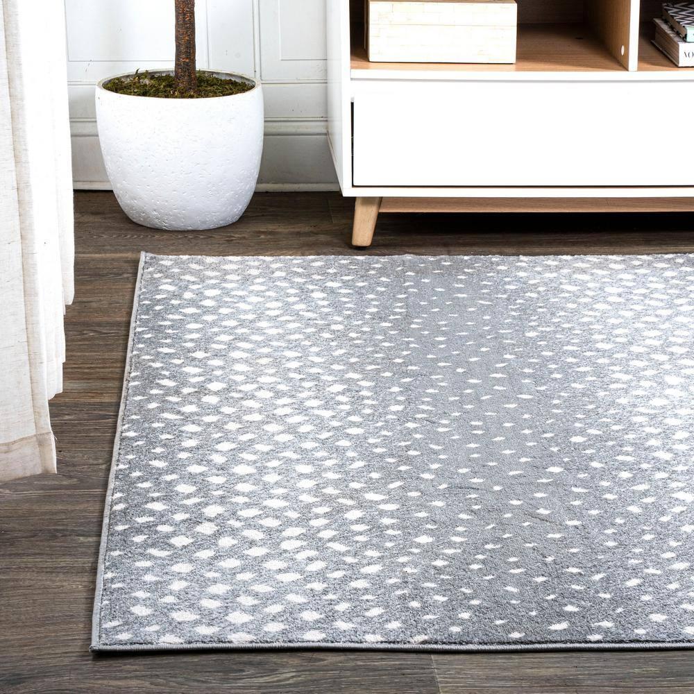 4'x 6' Antelope Modern Animal Area Rug, Gray/Cream - JONATHAN Y