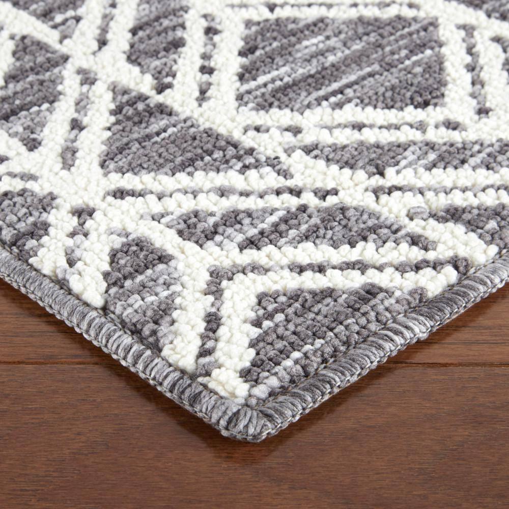 Town & Country Living TOWN & COUNTRY EVERYDAY Walker Modern Diamond Everwash Non-Slip Backing Kitchen Mat