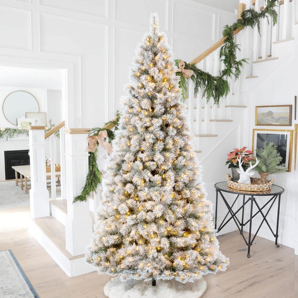 Glitz Design Glitzhome 9ft Pre-Lit Snow Flocked Artificial Pine Christmas Tree With 900 Warm White