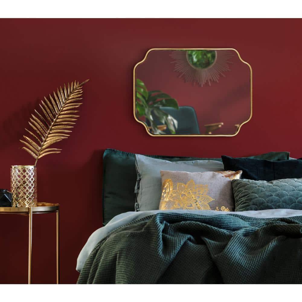 Kate and Laurel Plumley Glam Scalloped Wall Mirror, 18 x 24, Gold, Transitional Mirror Wall Decor