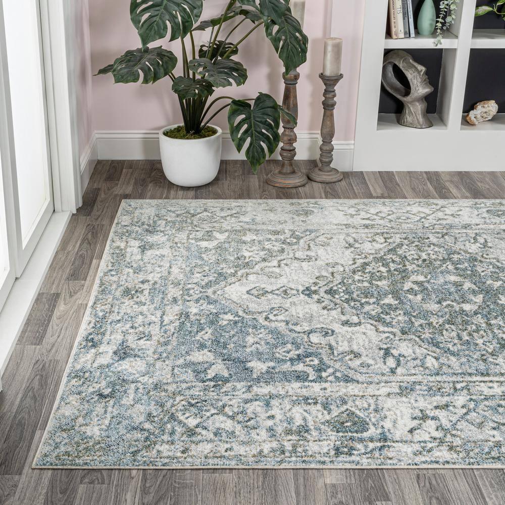 JONATHAN Y Pavel Distressed Medallion Low-Pile Machine-Washable Light Gray/Blue 5 ft. x 8 ft. Area Rug