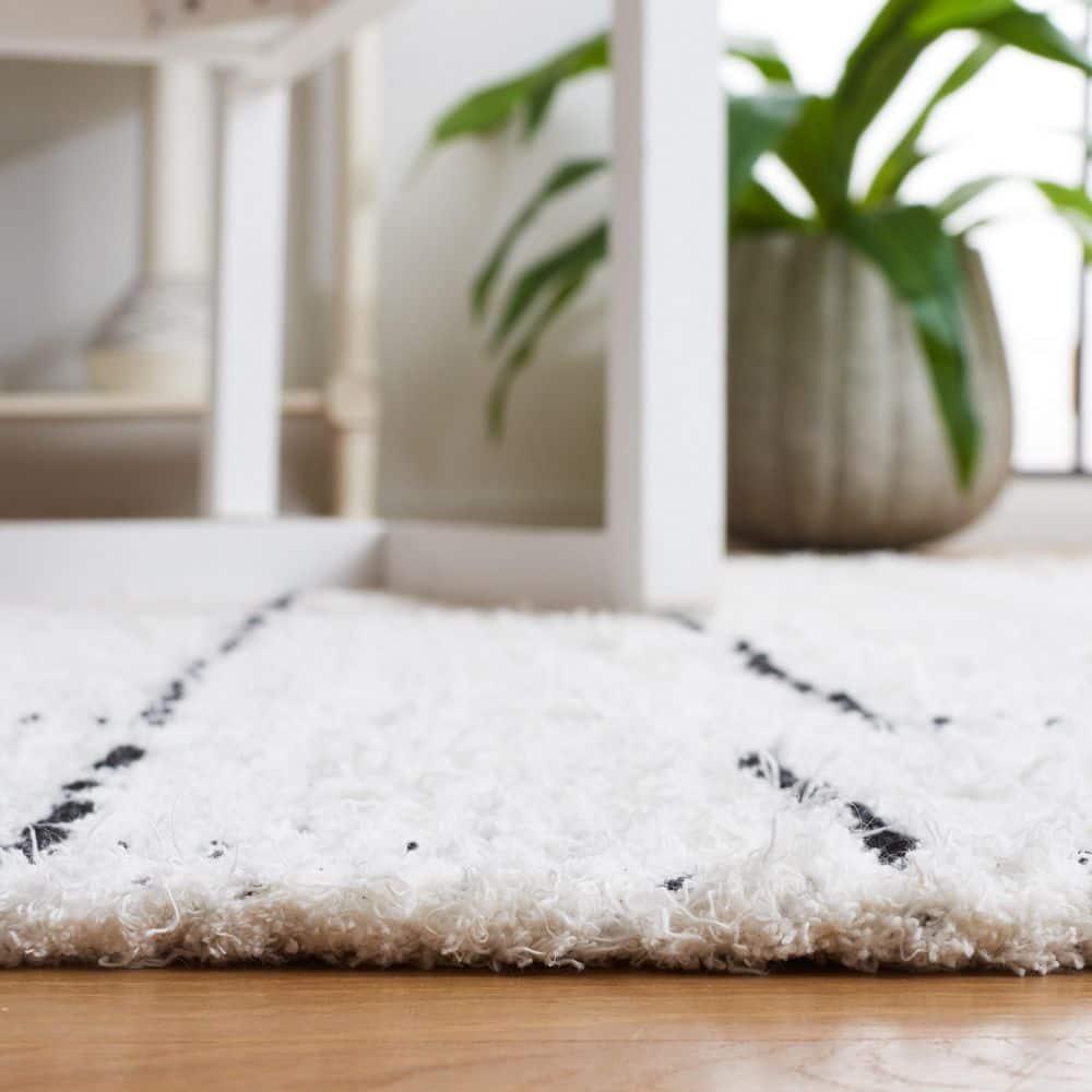 Casablanca CSB463 Hand Woven Area Rug - Ivory/Black - 3'x5' - Safavieh.