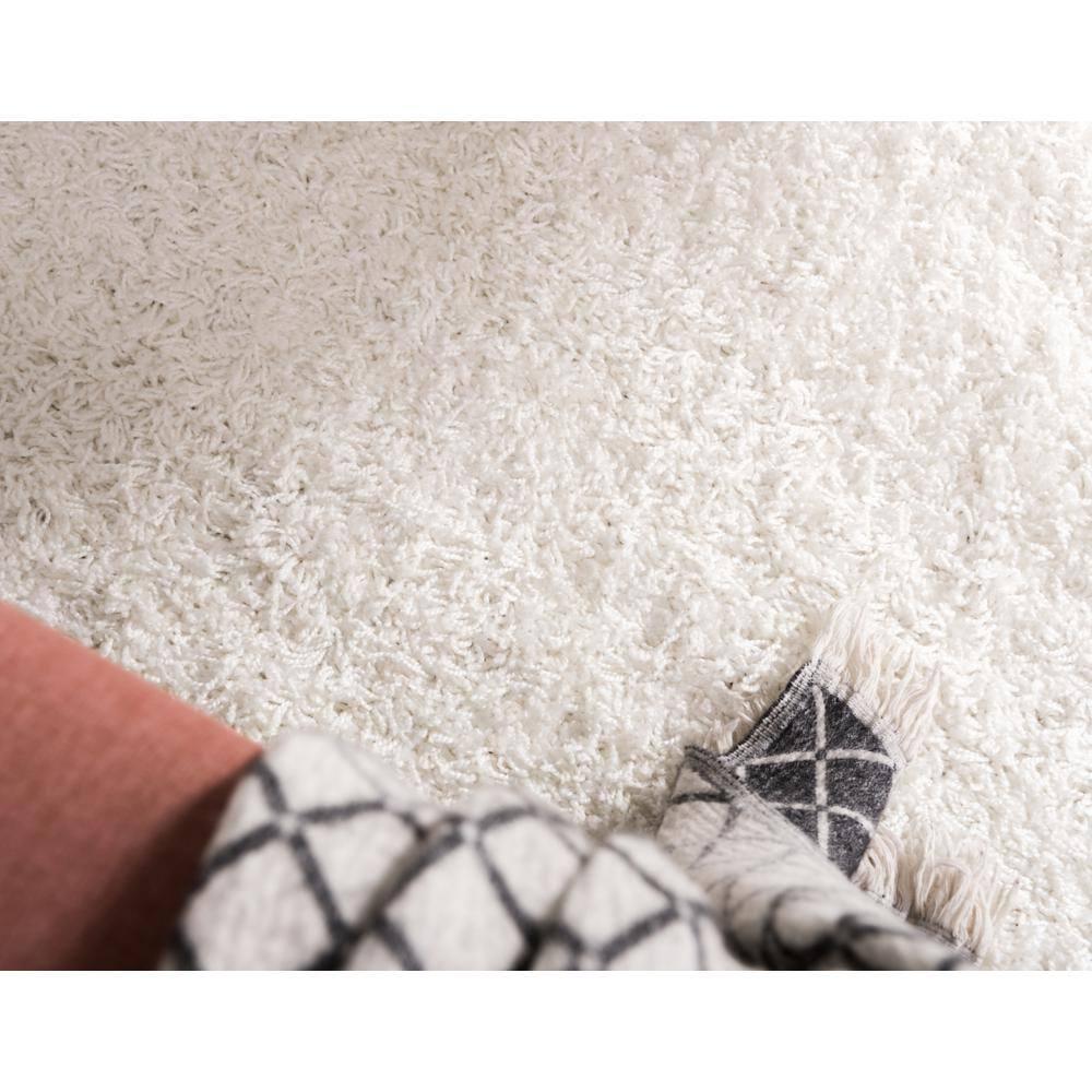 Unique Loom 3' 3 x 5' 3 Solid Shag Snow White Area Rug