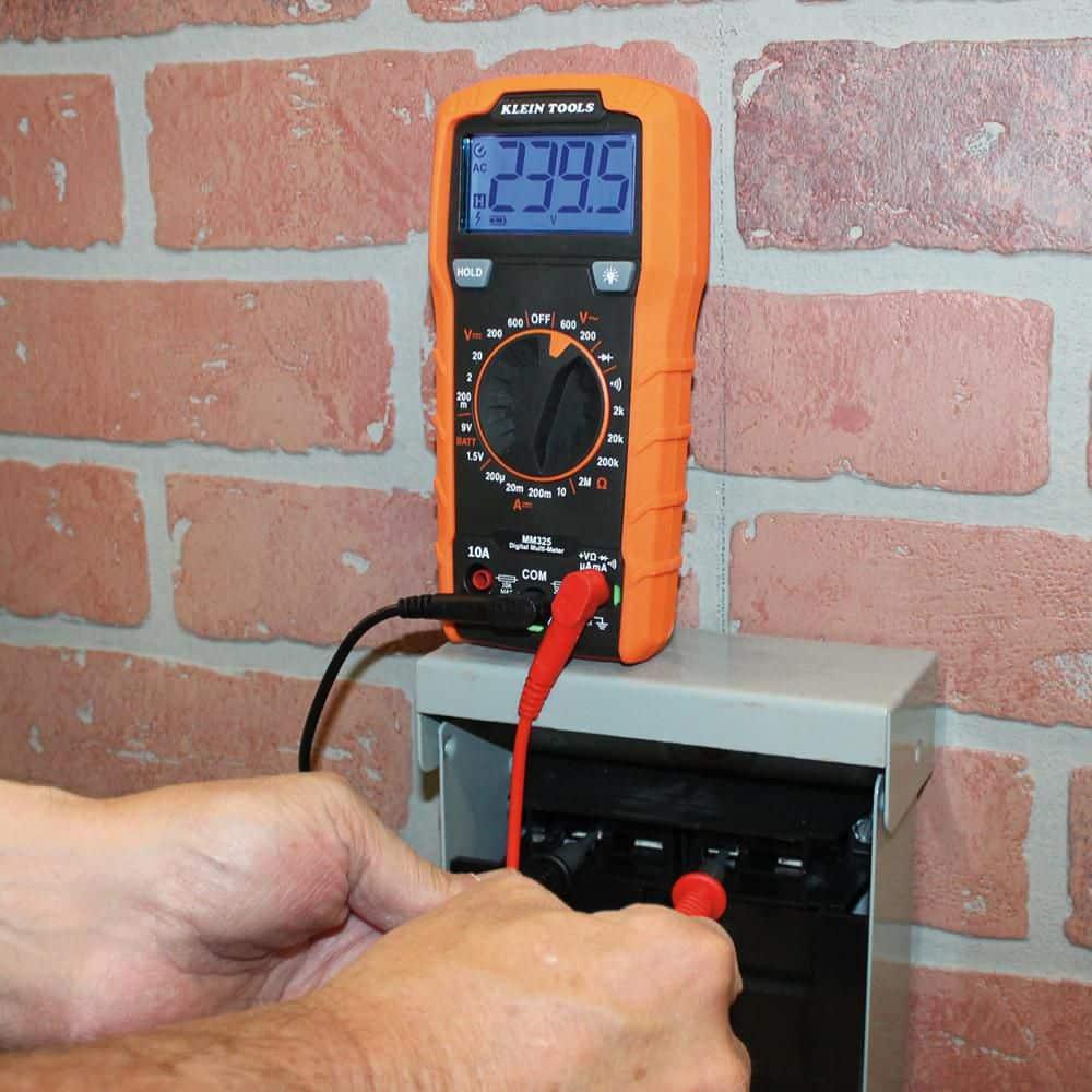 Klein Tools MM325 600V Manual-Ranging Digital Multimeter