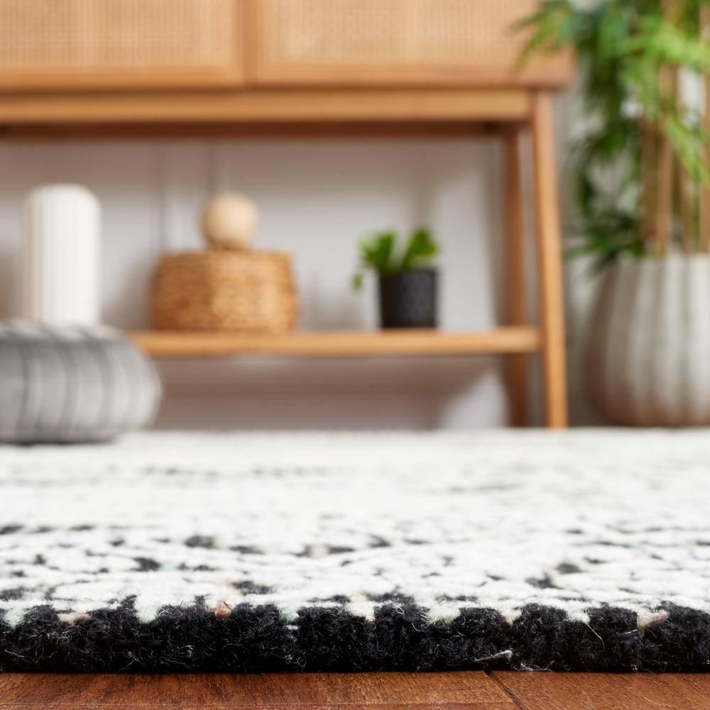 Ebony EBN114 Hand Tufted Area Rug - Black/Ivory - 6'x6' - Safavieh.