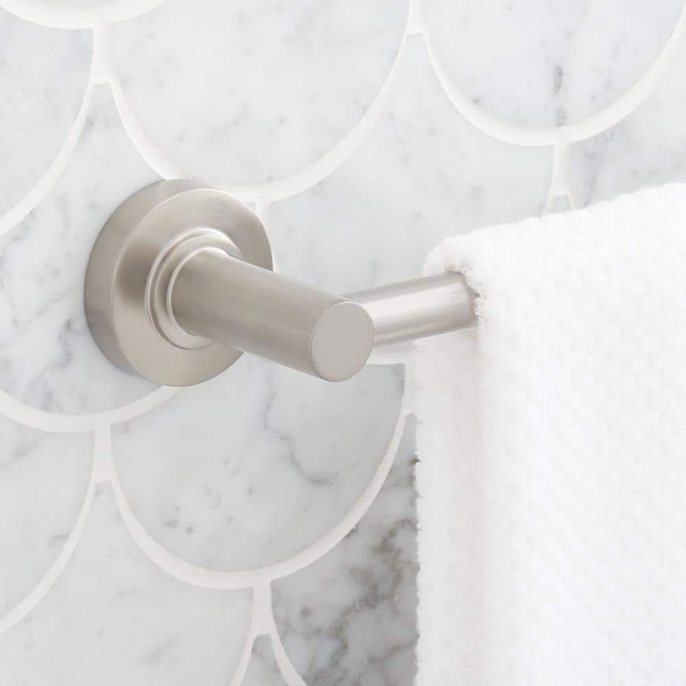Lexia 24'' Wall Mounted Towel Bar