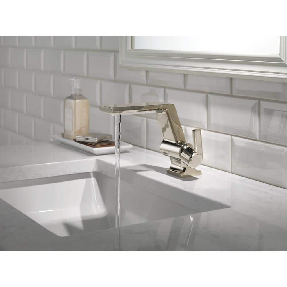 Pivotal Single Hole Bathroom Faucet with Drain Assembly and DIAMOND™ Seal Technology