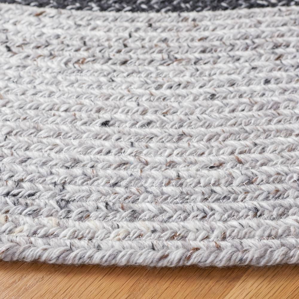 Braided BRD803 Hand Woven Area Rug - Black/Light Gray - 4' round - Safavieh.