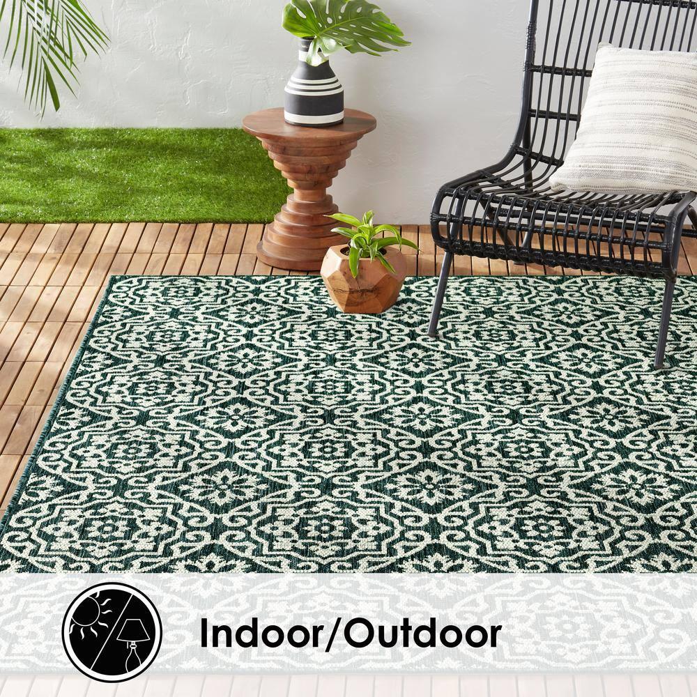 NICOLE MILLER NEW YORK Patio Country Danica Geometric Indoor/Outdoor Area Rug, Blue/White