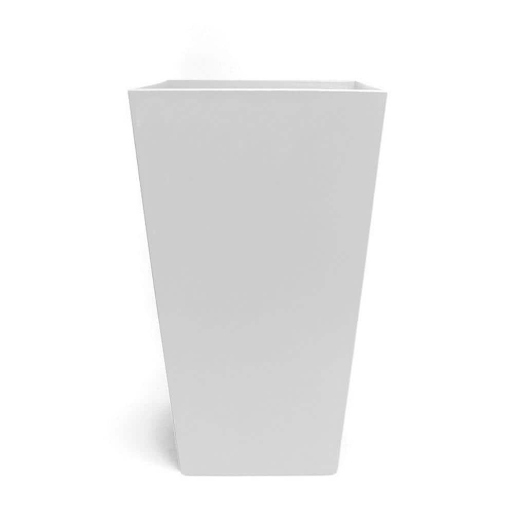 Bloem Finley Modern 20-in Recycled Plastic Indoor/Outdoor Square Vertical Planter