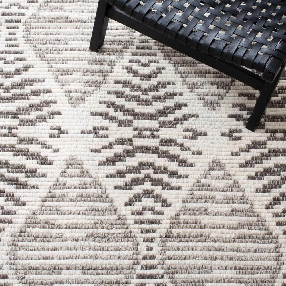 Kenya KNY175 Hand Knotted Area Rug - Grey/Ivory - 6'x9' - Safavieh