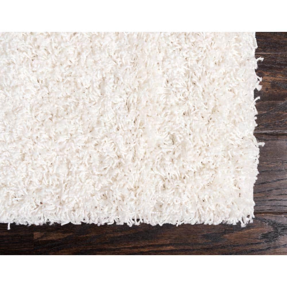 Unique Loom 4' 1 x 6' 1 Solid Shag Snow White Area Rug