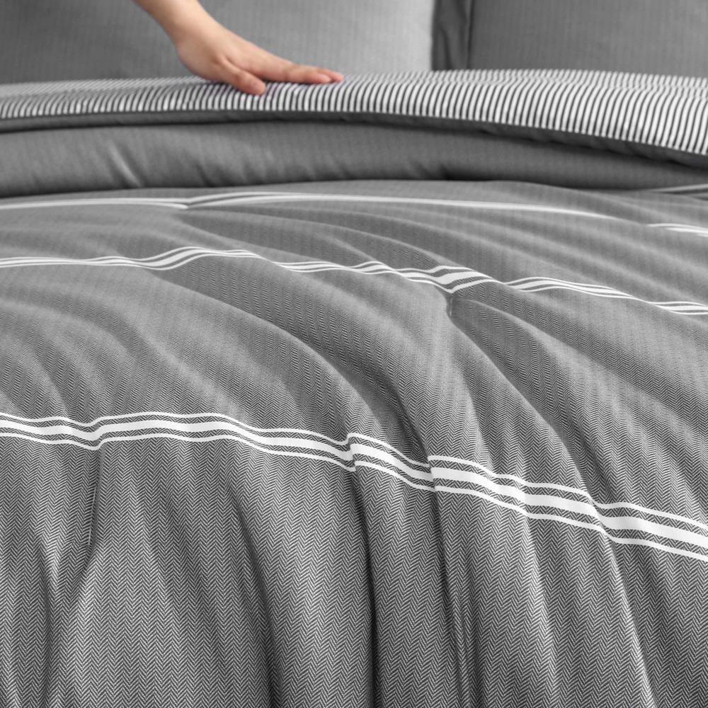 Eddie Bauer Eddie Bauer Chevron And Stripes Grey Bonus Bed Set