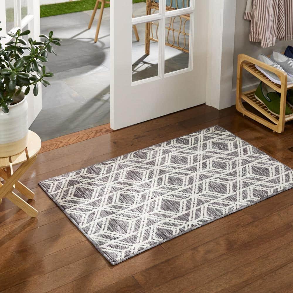 Town & Country Living TOWN & COUNTRY EVERYDAY Walker Modern Diamond Everwash Non-Slip Backing Kitchen Mat