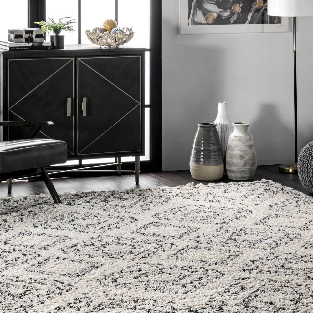 Nuloom Vasiliki Geometric 2x3 Accent Shag Indoor Area Rug for Living Room Bedroom Dining Room Nursery Entryway, Off White/Charcoal