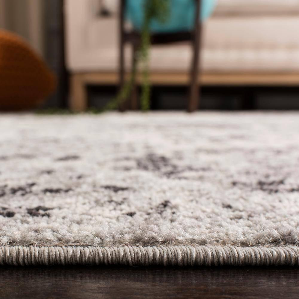 Madison MAD611 Power Loomed Indoor Area Rug - Silver/Grey - 6'7"x9'2" - Safavieh
